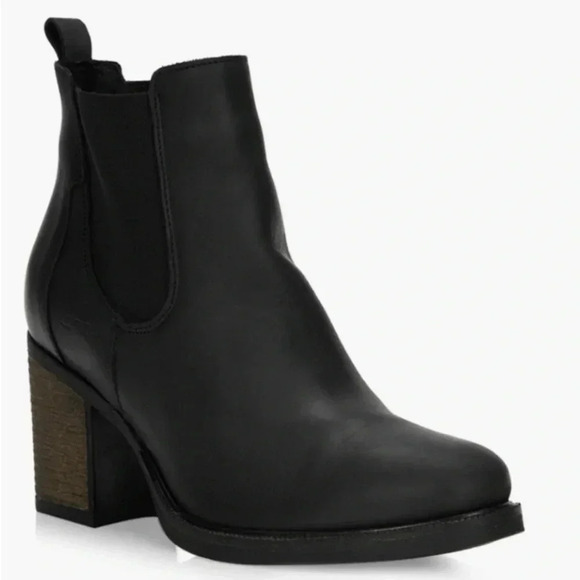 Boots - Picture 10 of 10